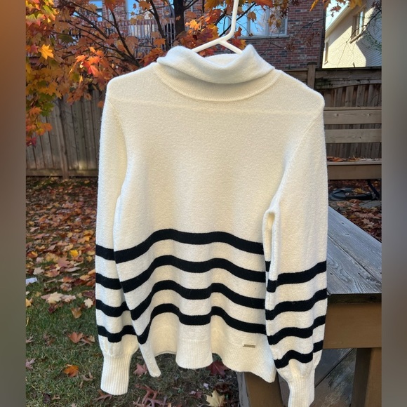 MICHAEL KORS Turtle neck Sweater women’s size Medium - Picture 2 of 12